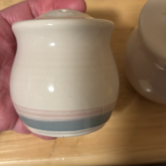 Vintage Pfaltzgraff Pink Aura Salt and Pepper Shakers Retired - Picture 2 of 3